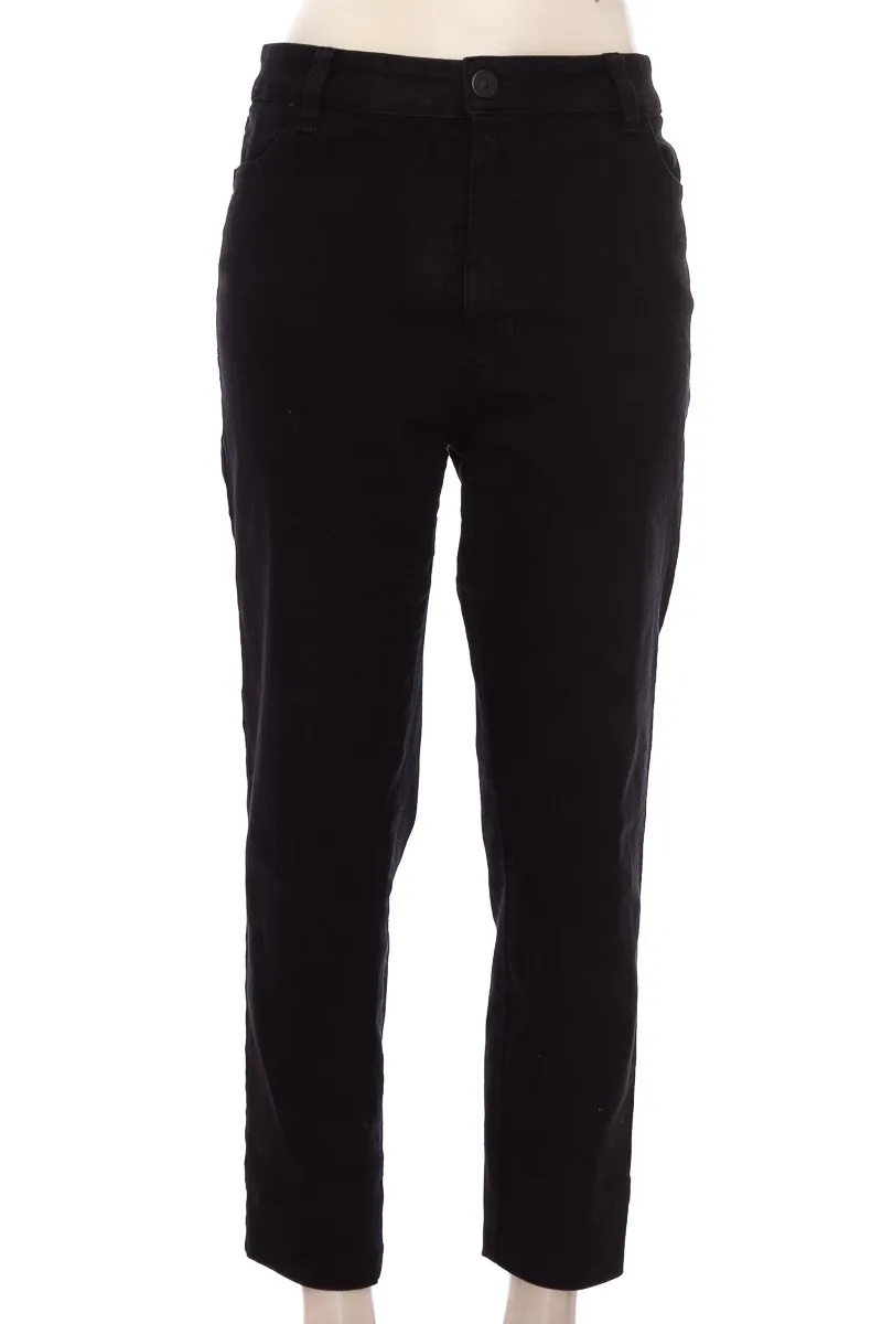 PANTALóN COLOR NEGRO  ARKITECT