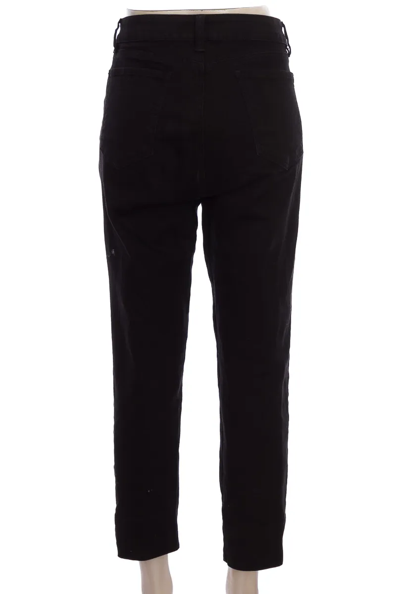 PANTALóN COLOR NEGRO  ARKITECT