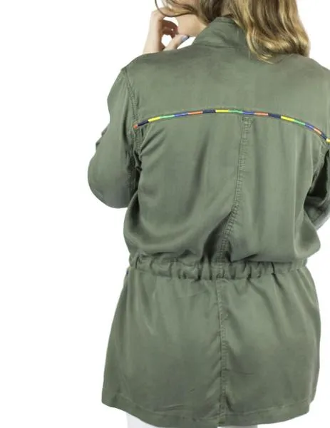 parka naf naf motivos bordados verde