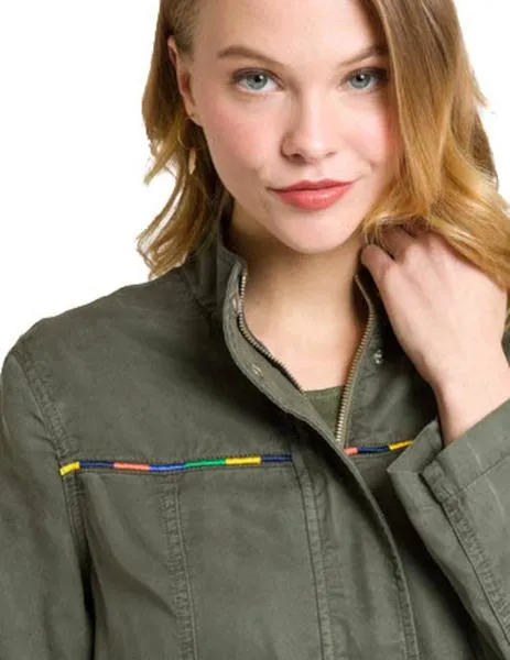 parka naf naf motivos bordados verde