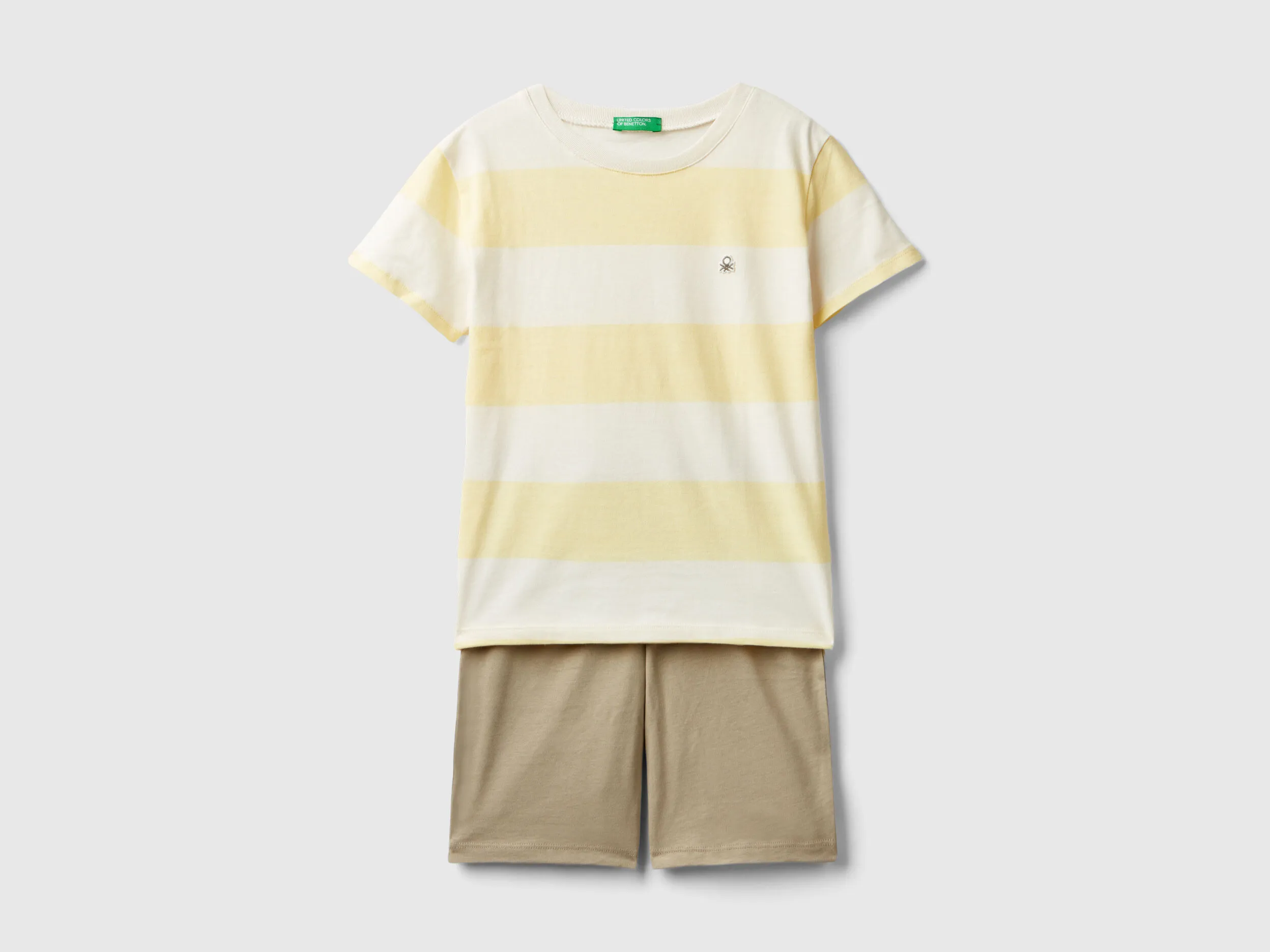 Pijama con camiseta de rayas