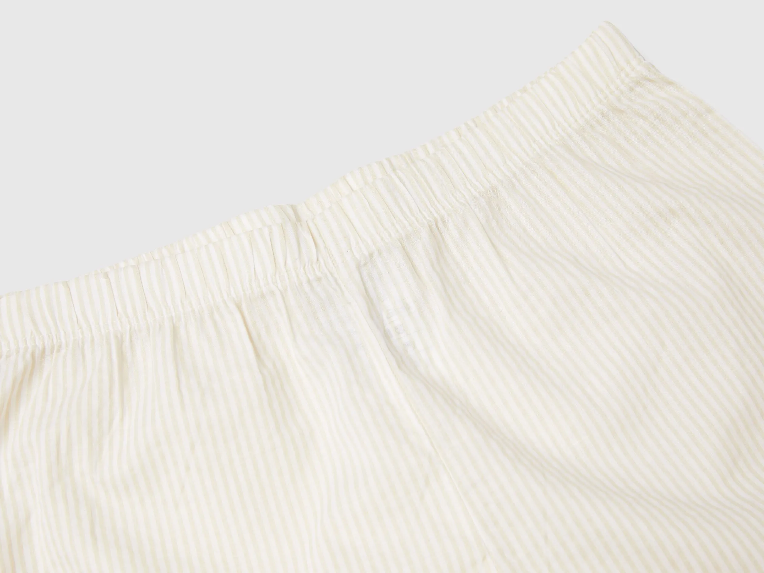 Pijama con shorts de rayas