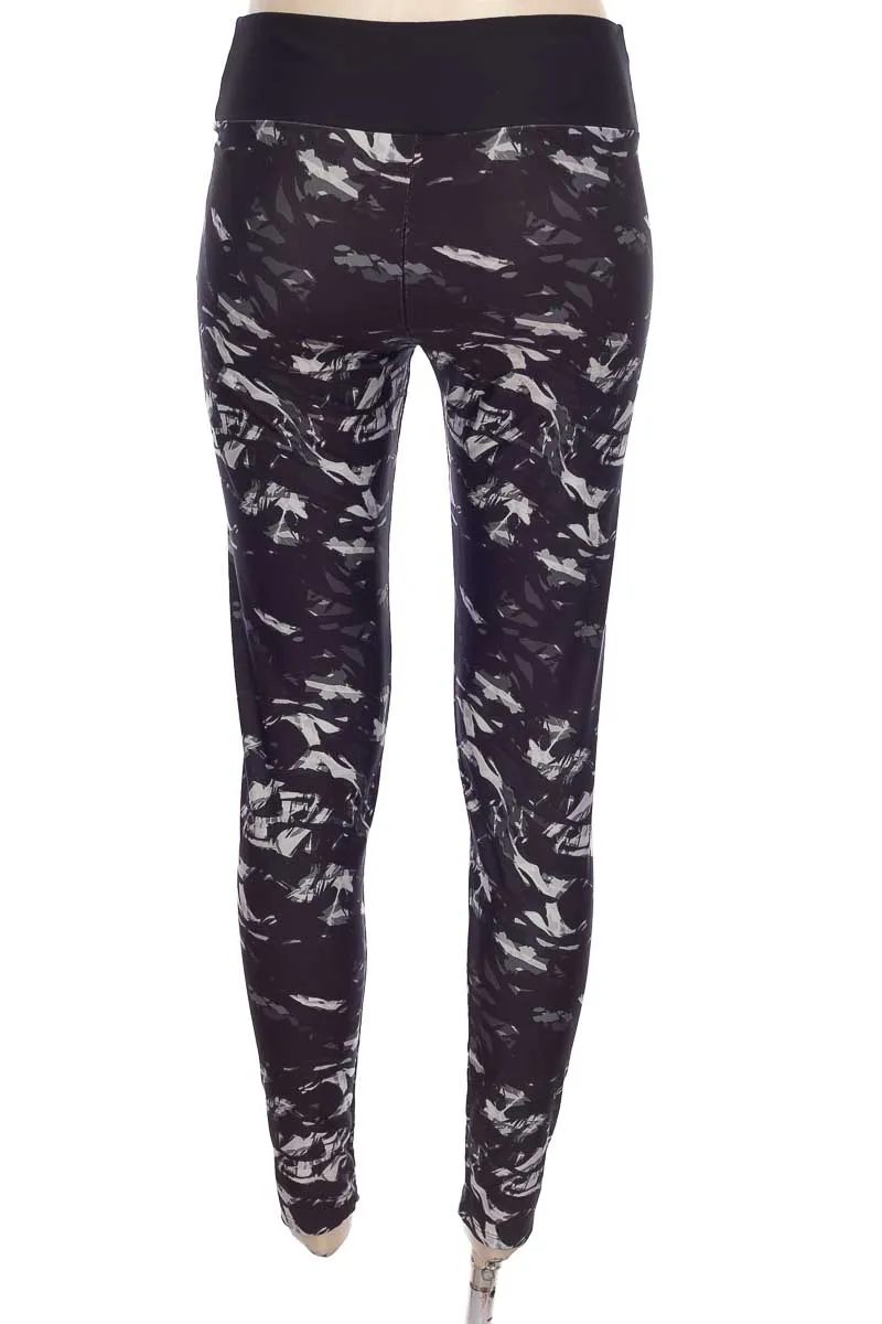 ROPA DEPORTIVA / SALIDA DE BAñO COLOR NEGRO  LEONISA