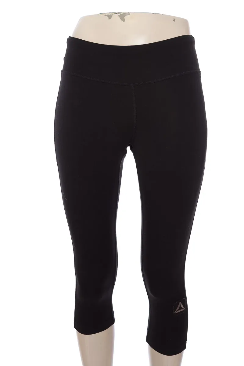 ROPA DEPORTIVA / SALIDA DE BAñO COLOR NEGRO  REEBOK