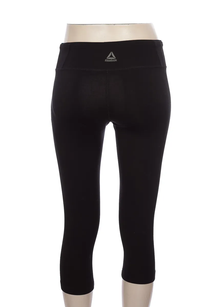 ROPA DEPORTIVA / SALIDA DE BAñO COLOR NEGRO  REEBOK