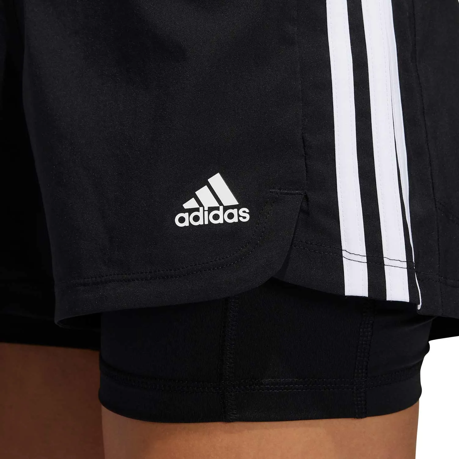 Short con malla adidas Pacer 3 Stripes 2 en 1 mujer
