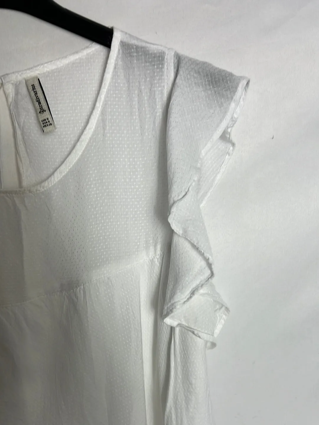 STRADIVARIUS . Top blanco textura volantes. TS