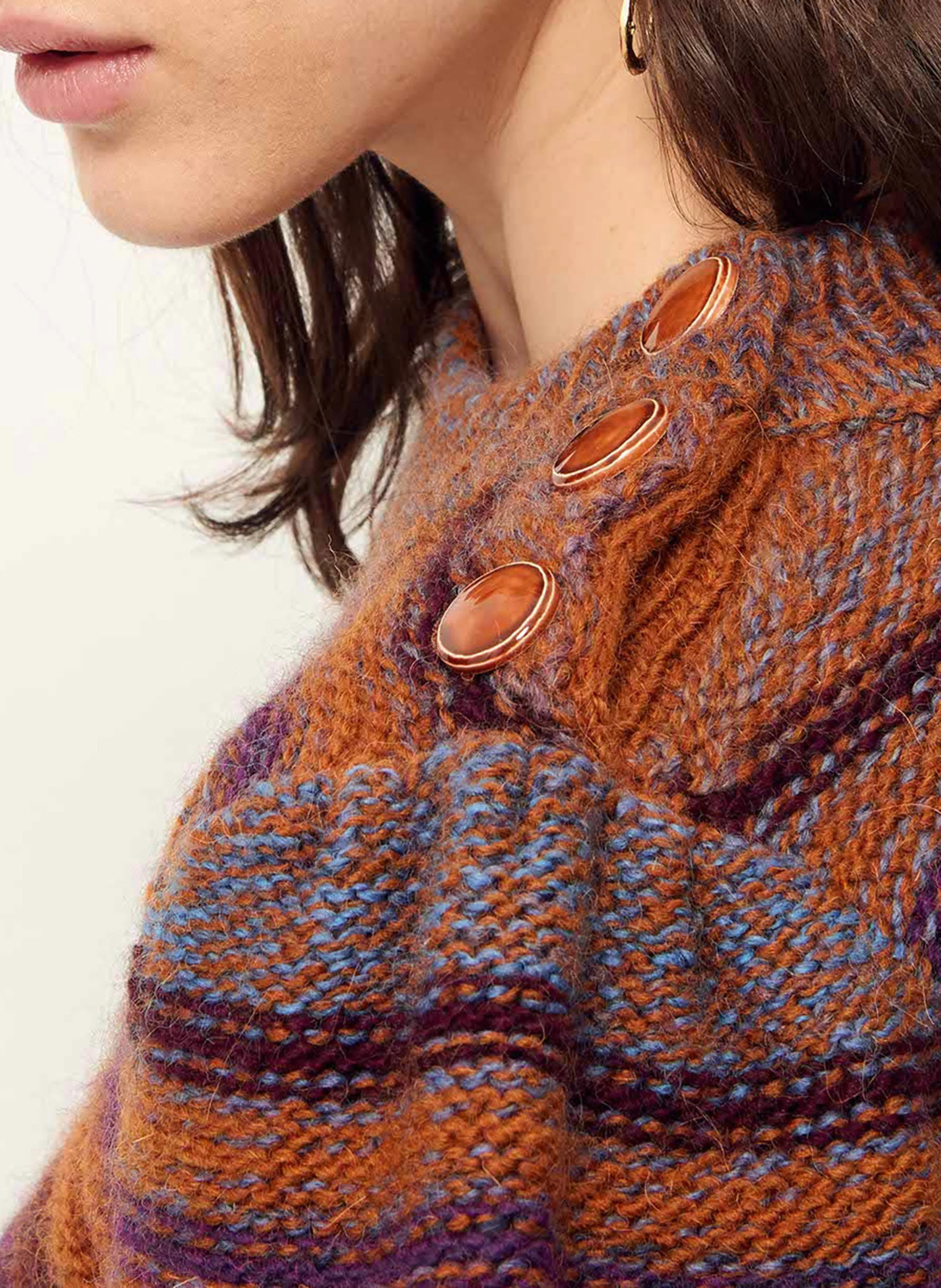 TOLOSA  JERSEY RECTO DE MEZCLA DE LANA A RAYAS CON CUELLO REDONDO EN MARRON