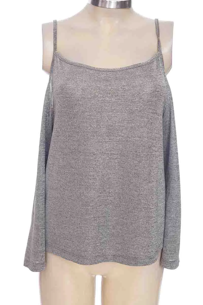 TOP / CAMISETA COLOR GRIS  NAF NAF