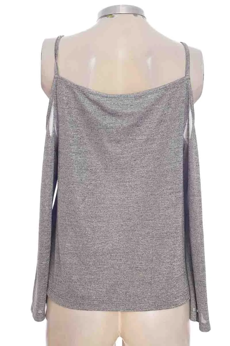 TOP / CAMISETA COLOR GRIS  NAF NAF