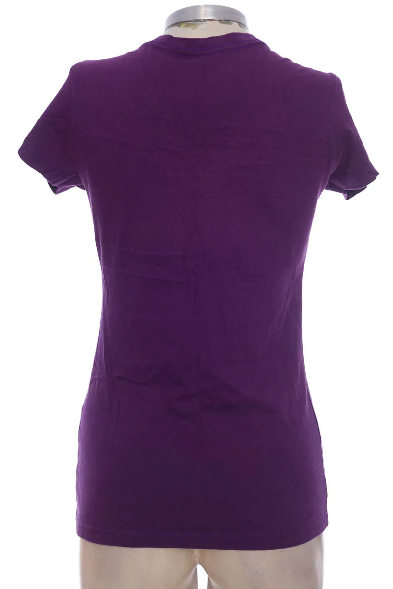TOP / CAMISETA COLOR MORADO  CLOSEANDO