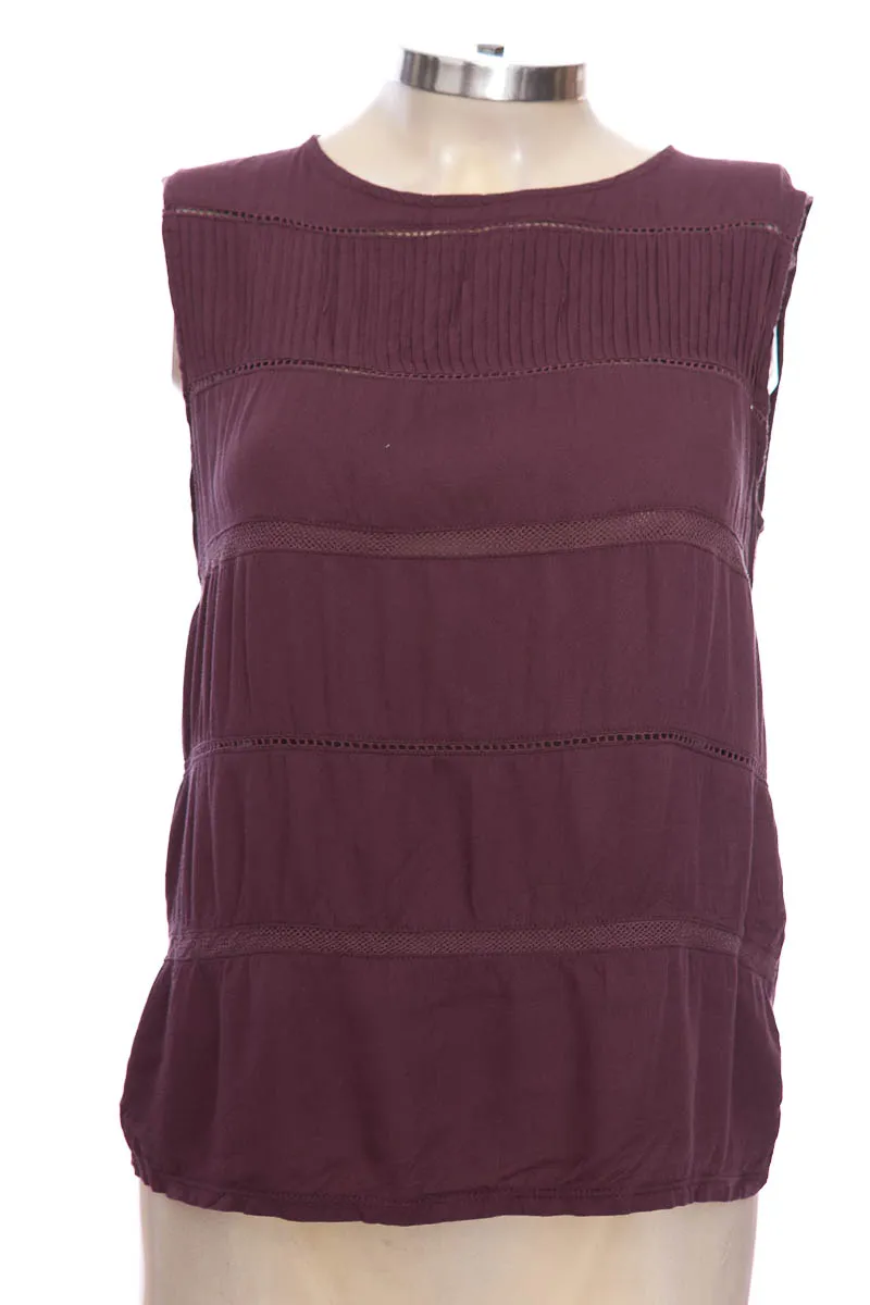 TOP / CAMISETA COLOR MORADO  NAF NAF
