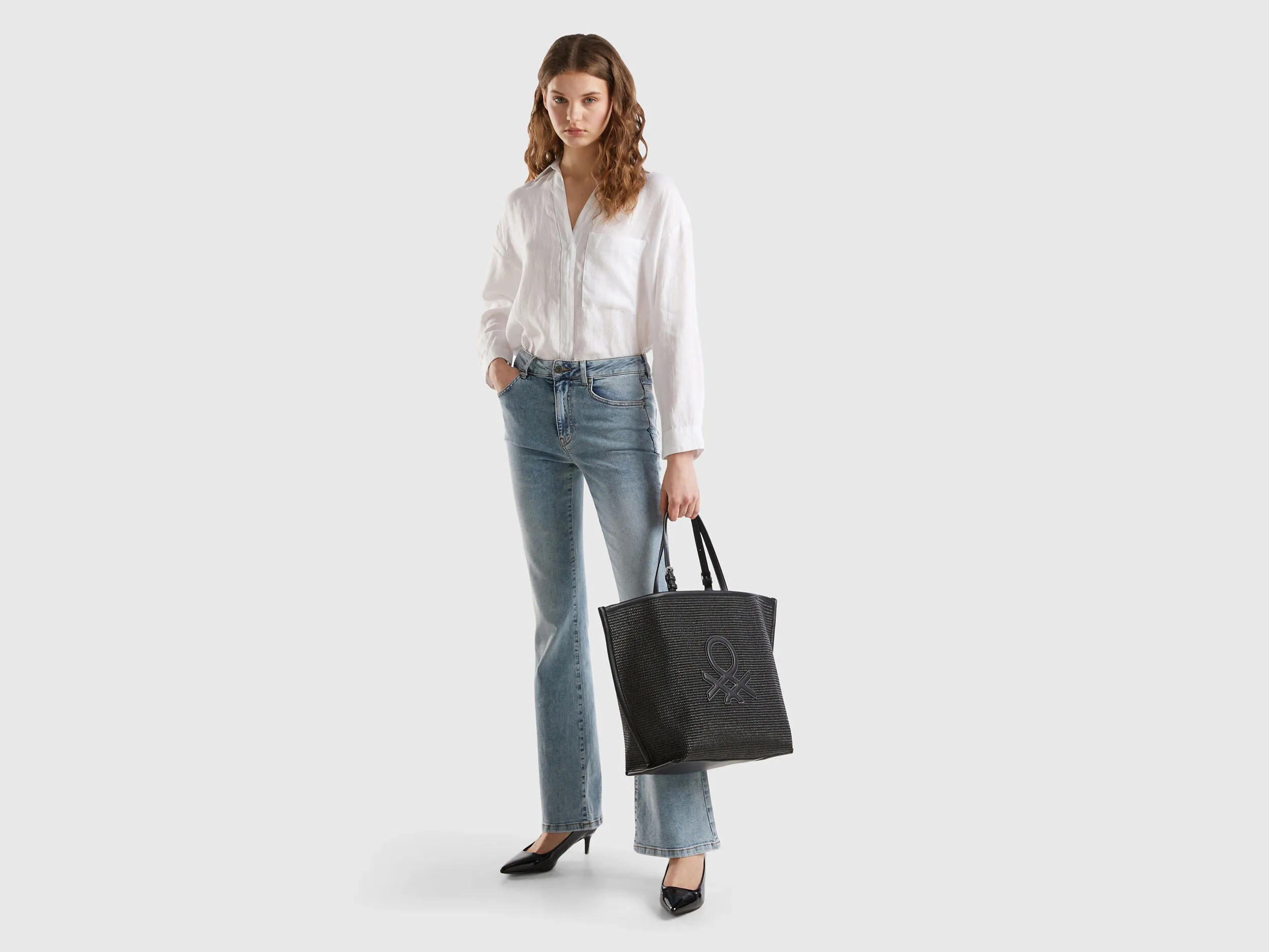 Tote bag negro con efecto rafia