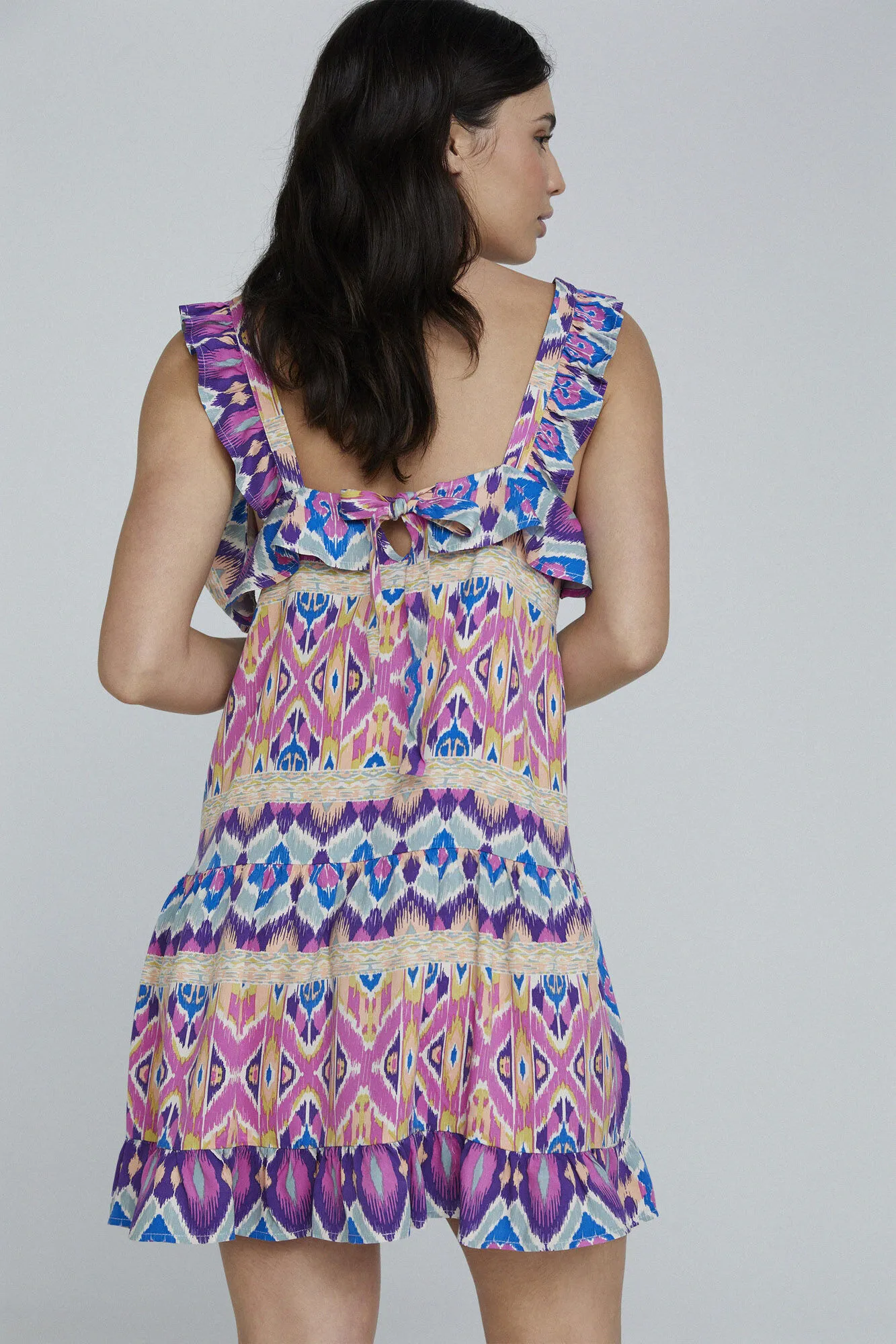Vestido corto volantes