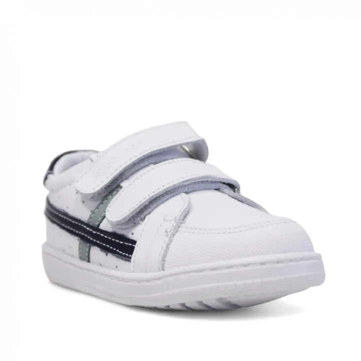 Zapatillas respetuosas blancas con detalles azules