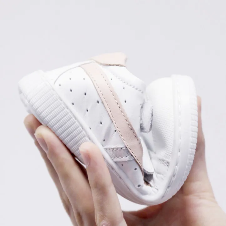 Zapatillas respetuosas blancas con detalles azules