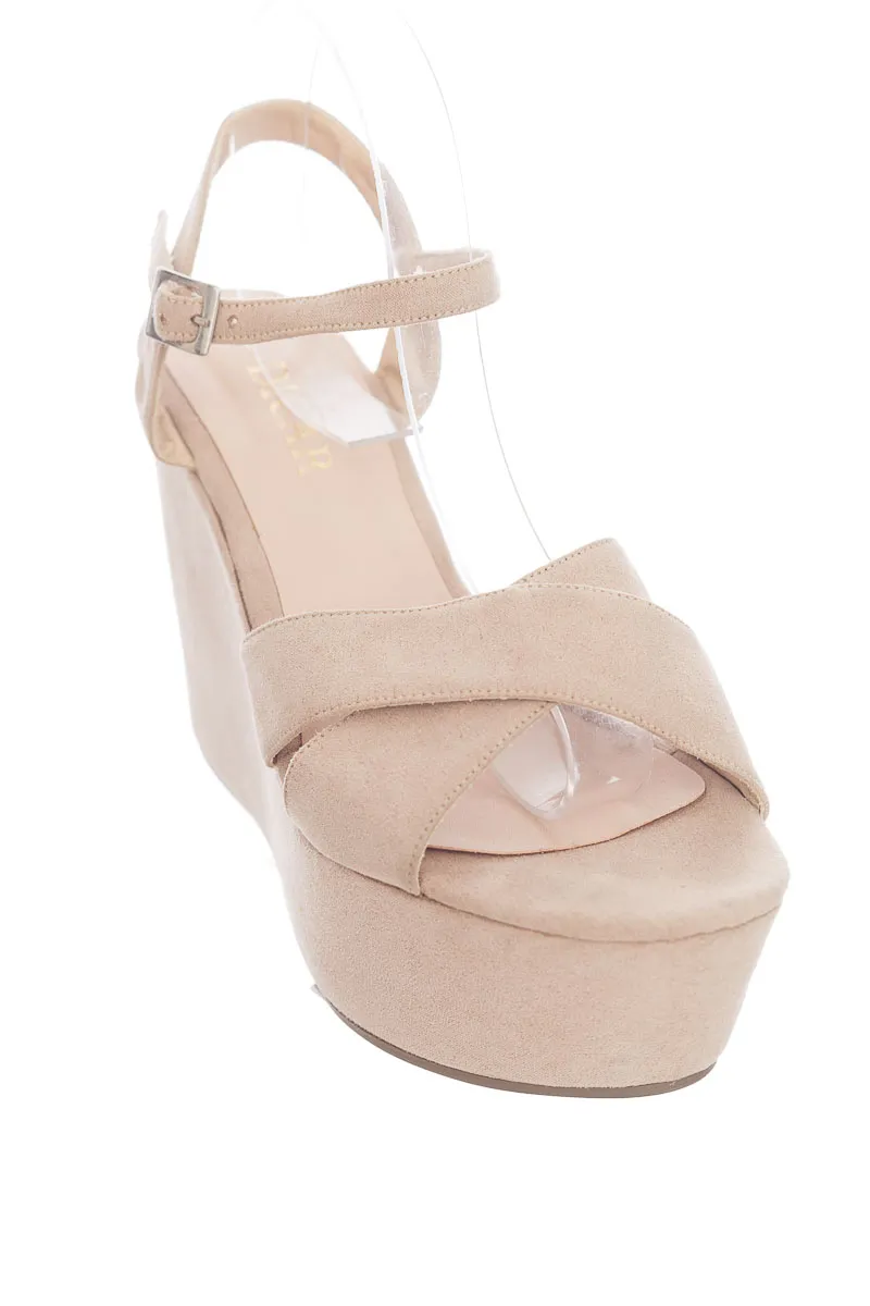 ZAPATOS COLOR BEIGE  DICAR