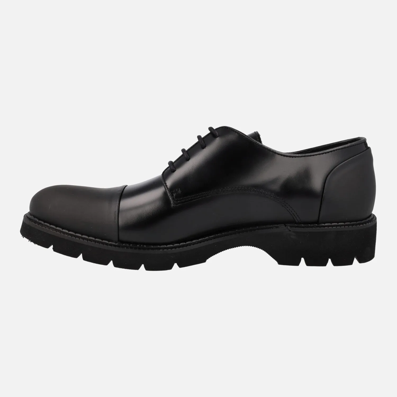 Zapatos de cordones para hombre en antik negro con talón y puntera mates
